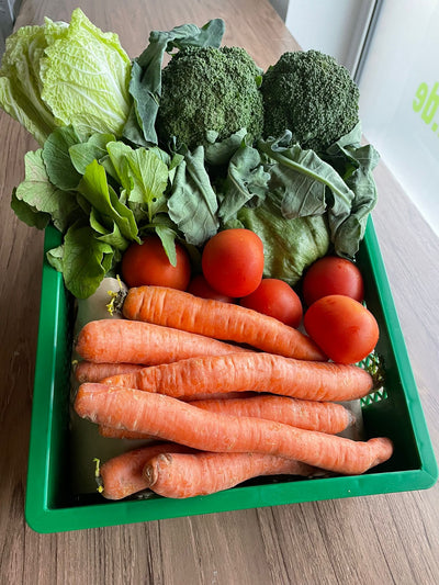 Wochen-Kiste mit frischem Gemüse